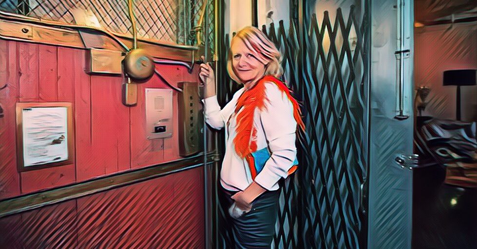 A Stylish Elevator for an Ethical Bag